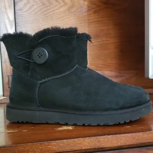 UGG Bailey Button minis